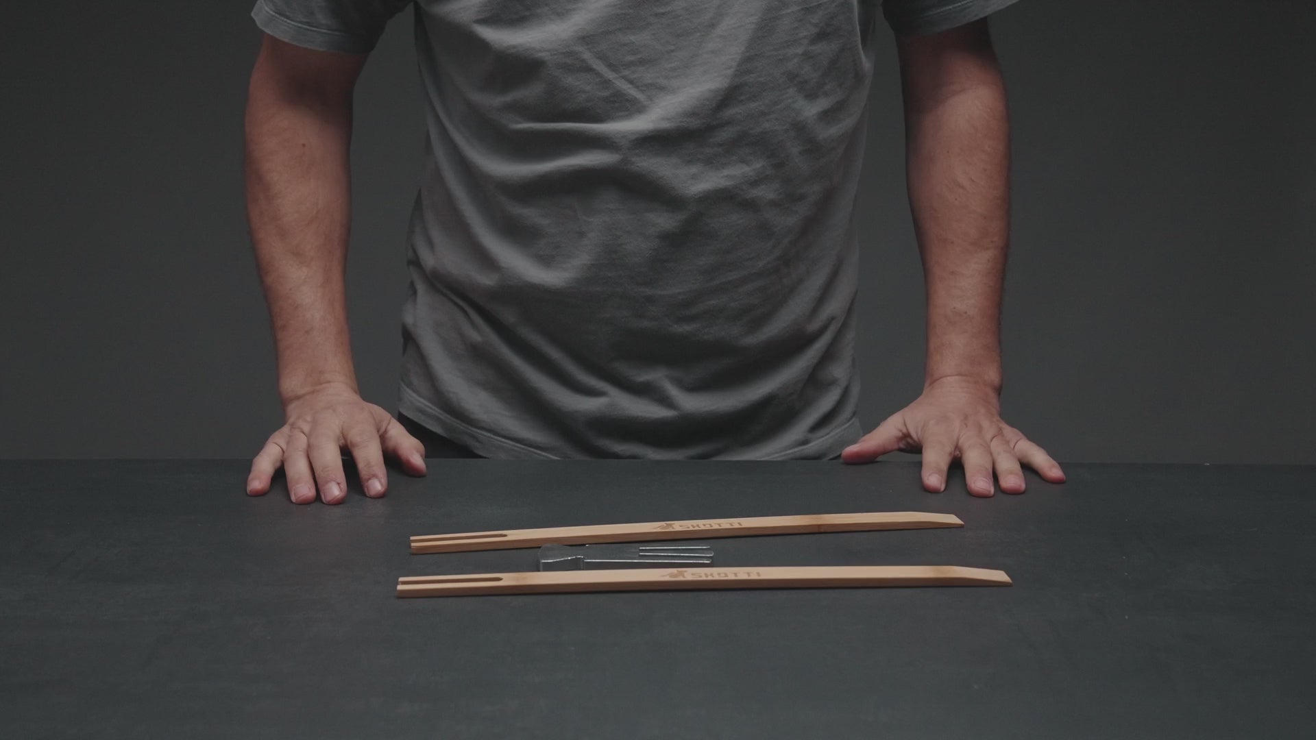 SKOTTI Tongs