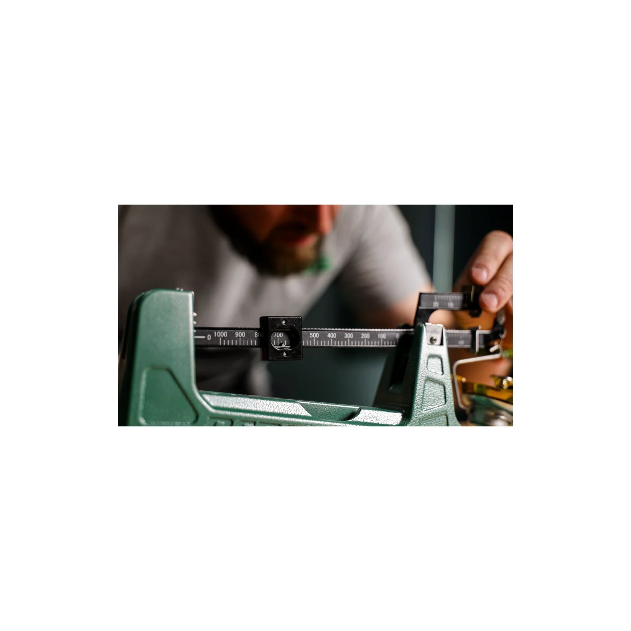 RCBS M1000 mechanische Pulverwaage – Detailansicht von Balken und Schiebern