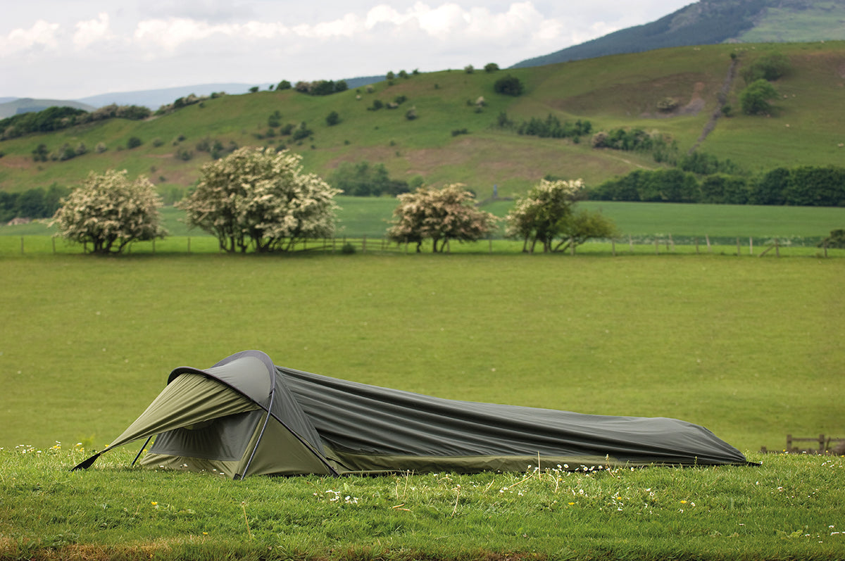 Snugpak Stratosphere Biwakzelt in Oliv im Outdoor-Einsatz