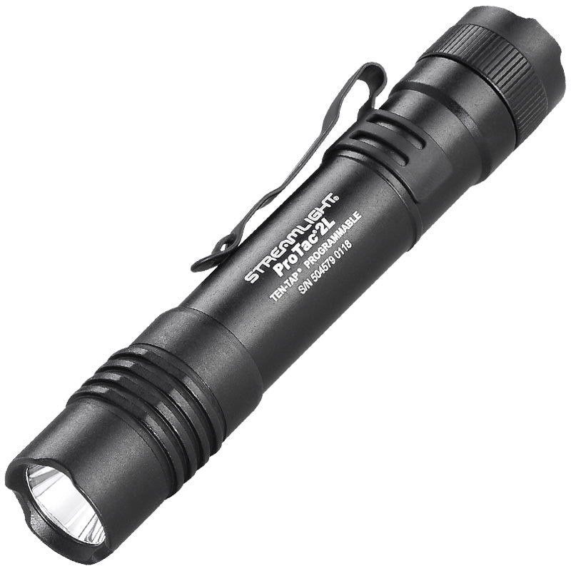 Schwarze Streamlight ProTac 2L Taschenlampe mit Clip in schräger Ansicht
