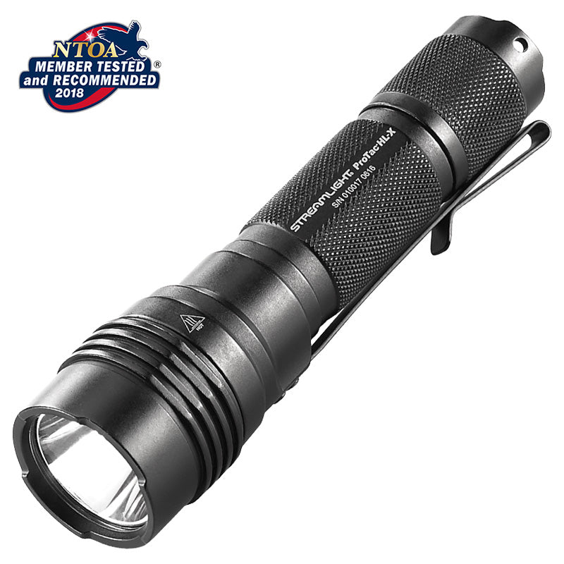 Schwarze Streamlight ProTac HL-X Taschenlampe schräg von vorn