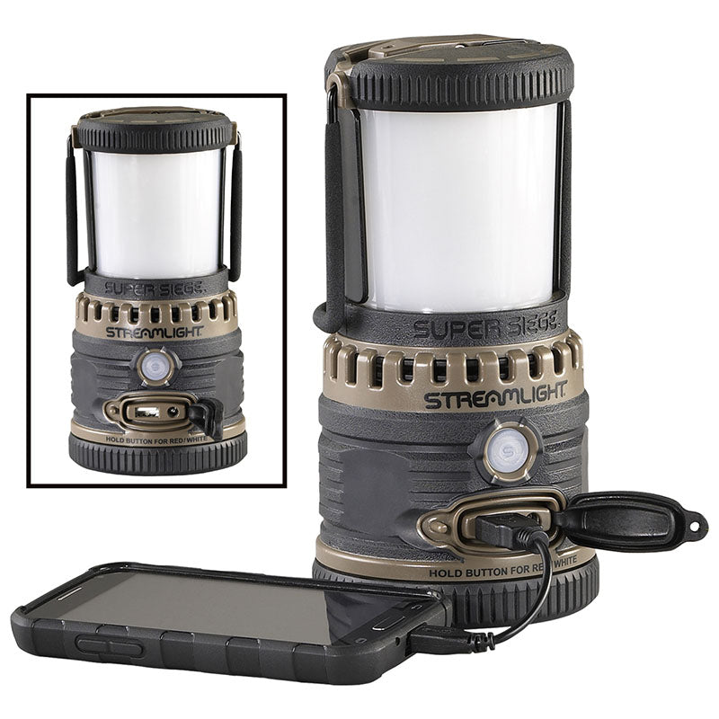 Streamlight Super Siege in Coyote beim USB-Laden eines Smartphones – Anwendungsbeispiel, Smartphone nicht enthalten