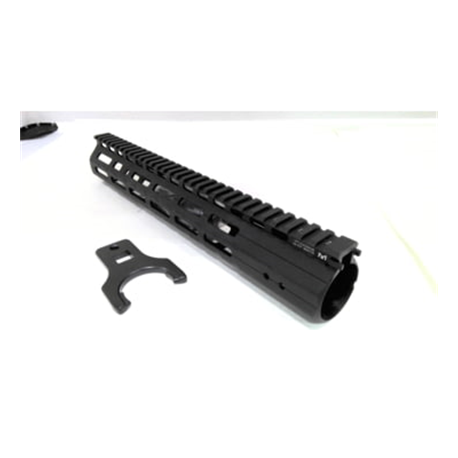 UTG PRO DPMS-LR308 13 Zoll M-LOK Super Slim Free Float Handguard MTU020SSMB